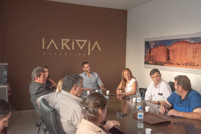 La imagen tiene un atributo ALT vacío; su nombre de archivo es cat.jpg