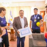 El gobernador mostró su apoyo a deportistas riojanos que participarán en el Mundial de dodgeball