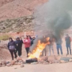 Tensión en la Cordillera: Movilización de vehículos municipales y corte de ruta en protesta contra la minera Vicuña Corp