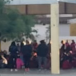 Urgente: Evacúan la Escuela Municipal Juan Manuel Fangio por amenazas de bomba y tiroteo