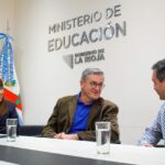 Educación firmó un convenio con CALCME para impulsar el cooperativismo y mutualismo escolar