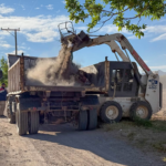 Operativo de limpieza integral y mantenimiento en el barrio Bella Vista de Villa Castelli